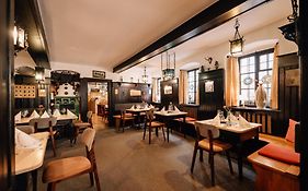 Loewen Hotel & Restaurant
